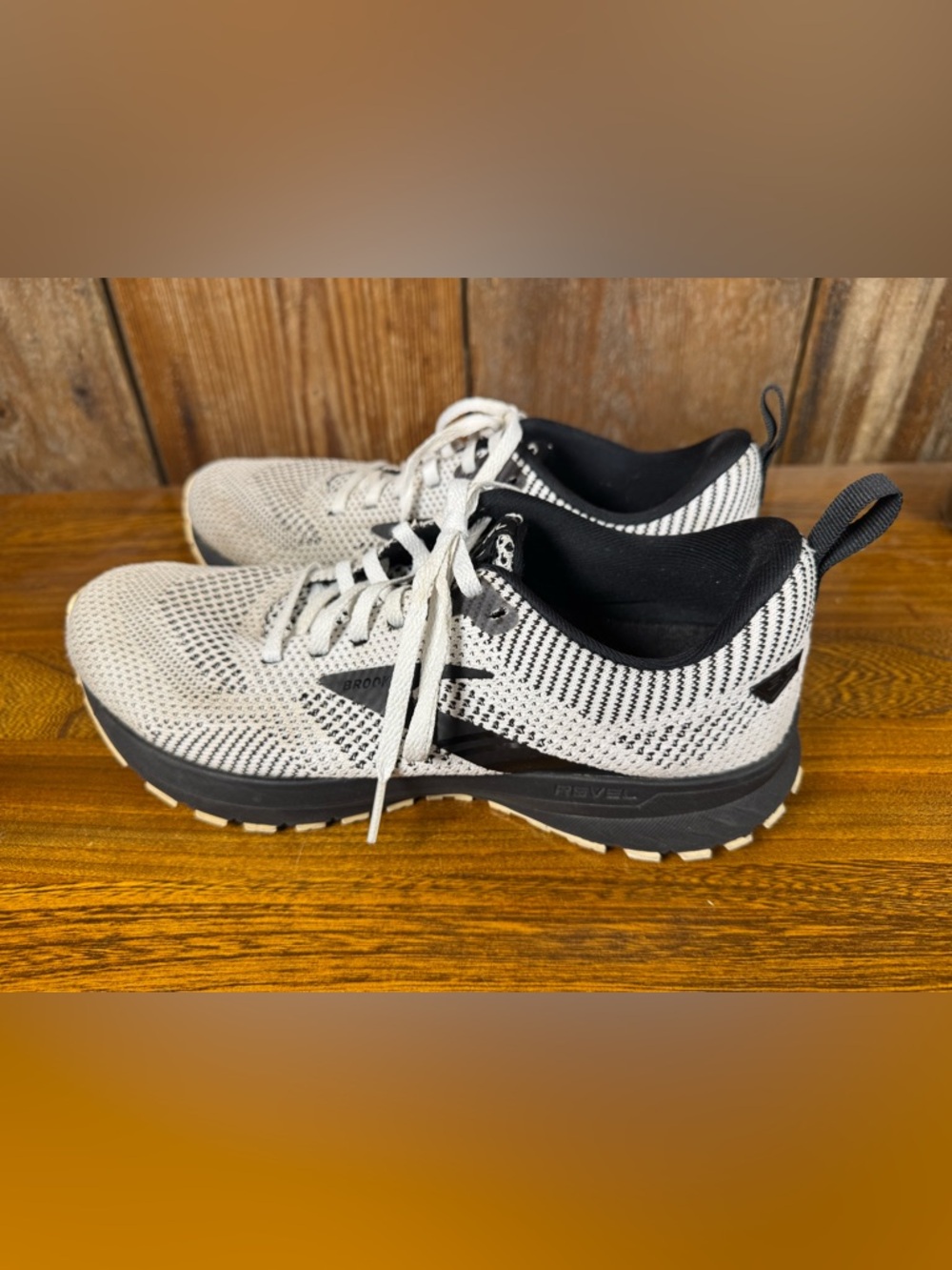 Brooks Revel 5 Women’s running shoes size 9 black white - Picture 3 of 9